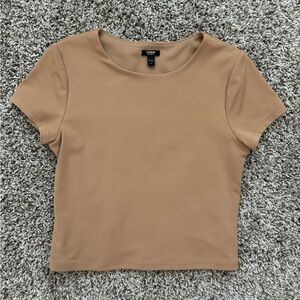Express Body Contour Tee, size M